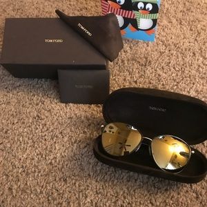 Authentic Tom Ford sunglasses 🕶
